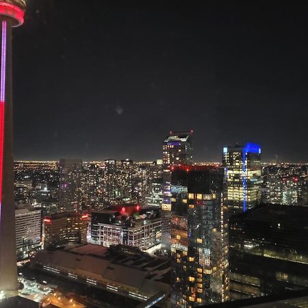 Two Bd Cn Tower And Lake Ontario View Toronto Kültér fotó