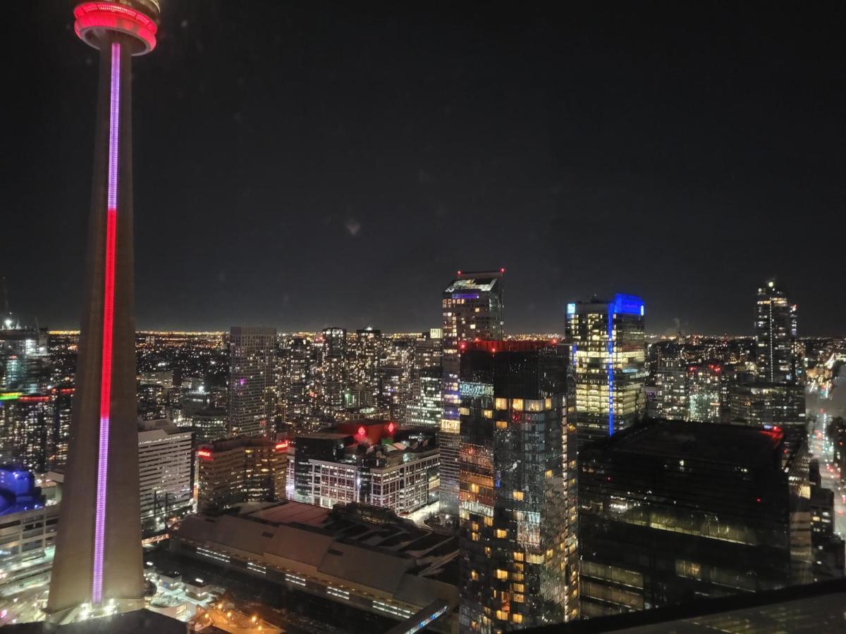 Two Bd Cn Tower And Lake Ontario View Toronto Kültér fotó