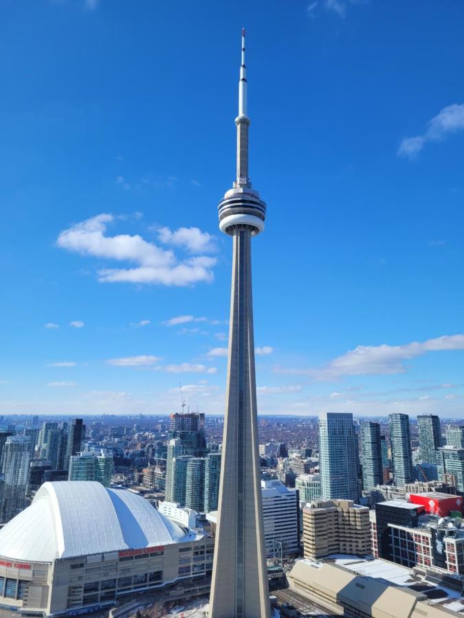 Two Bd Cn Tower And Lake Ontario View Toronto Kültér fotó